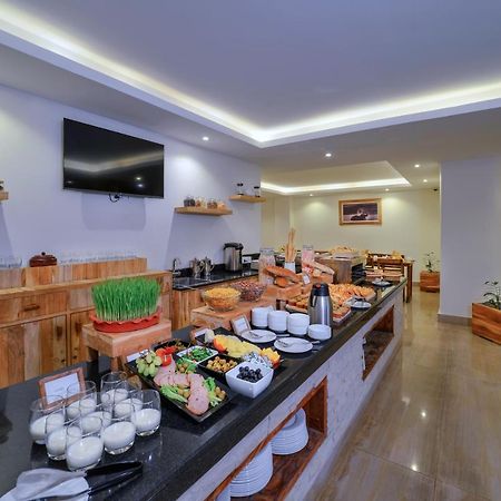 Hotel Aabas Pokhara By Barahi Hospitality Exterior foto