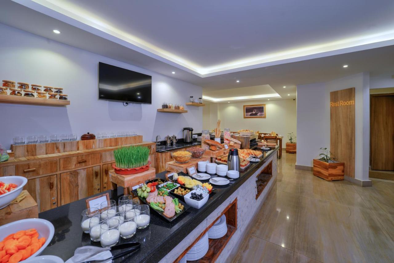 Hotel Aabas Pokhara By Barahi Hospitality Exterior foto