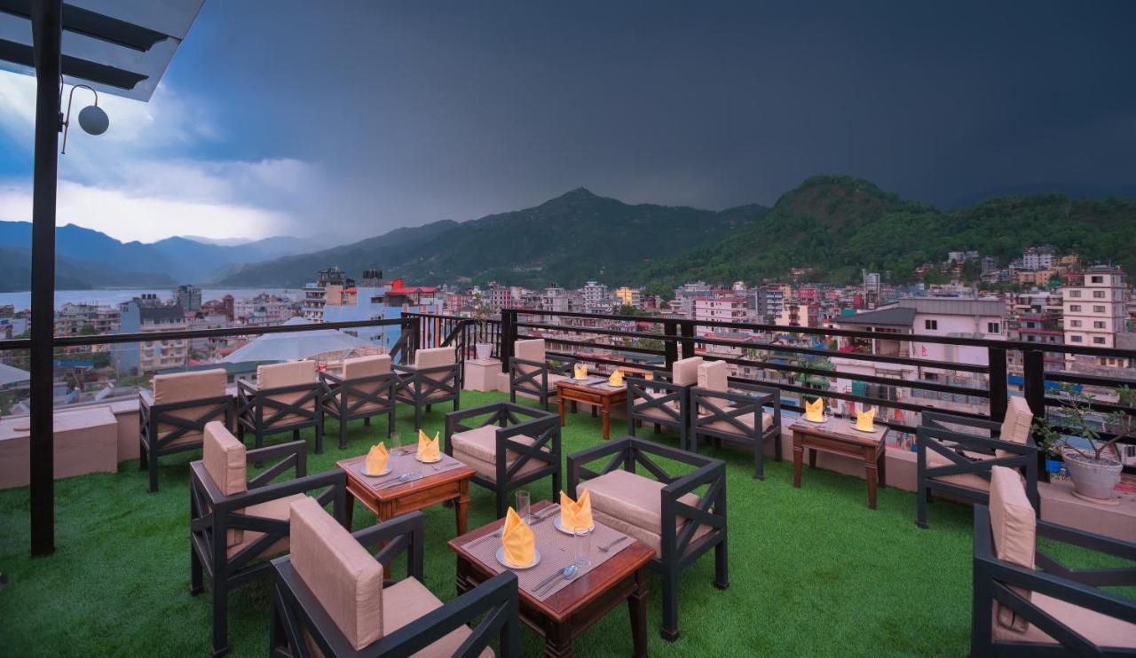 Hotel Aabas Pokhara By Barahi Hospitality Exterior foto