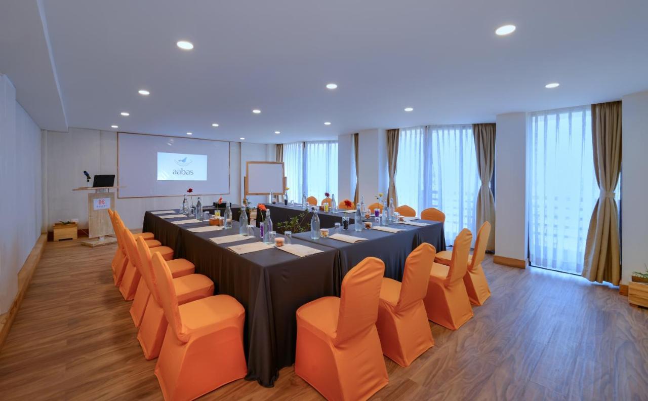 Hotel Aabas Pokhara By Barahi Hospitality Exterior foto