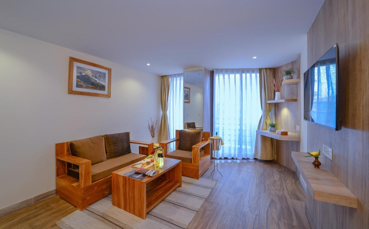 Hotel Aabas Pokhara By Barahi Hospitality Exterior foto