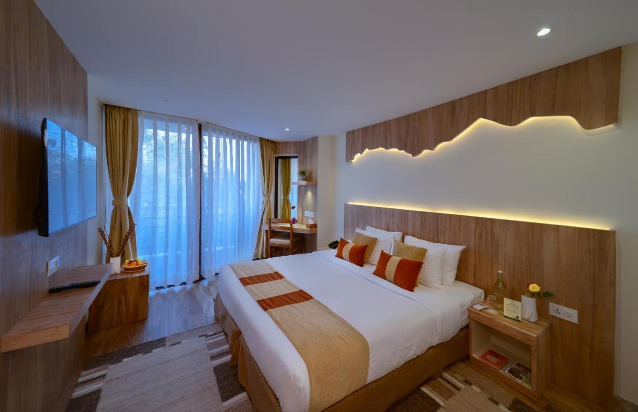 Hotel Aabas Pokhara By Barahi Hospitality Exterior foto