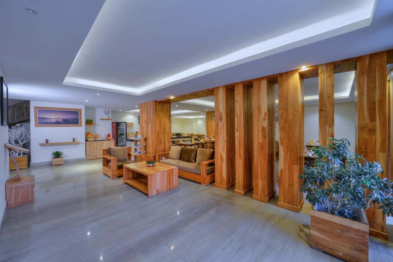 Hotel Aabas Pokhara By Barahi Hospitality Exterior foto