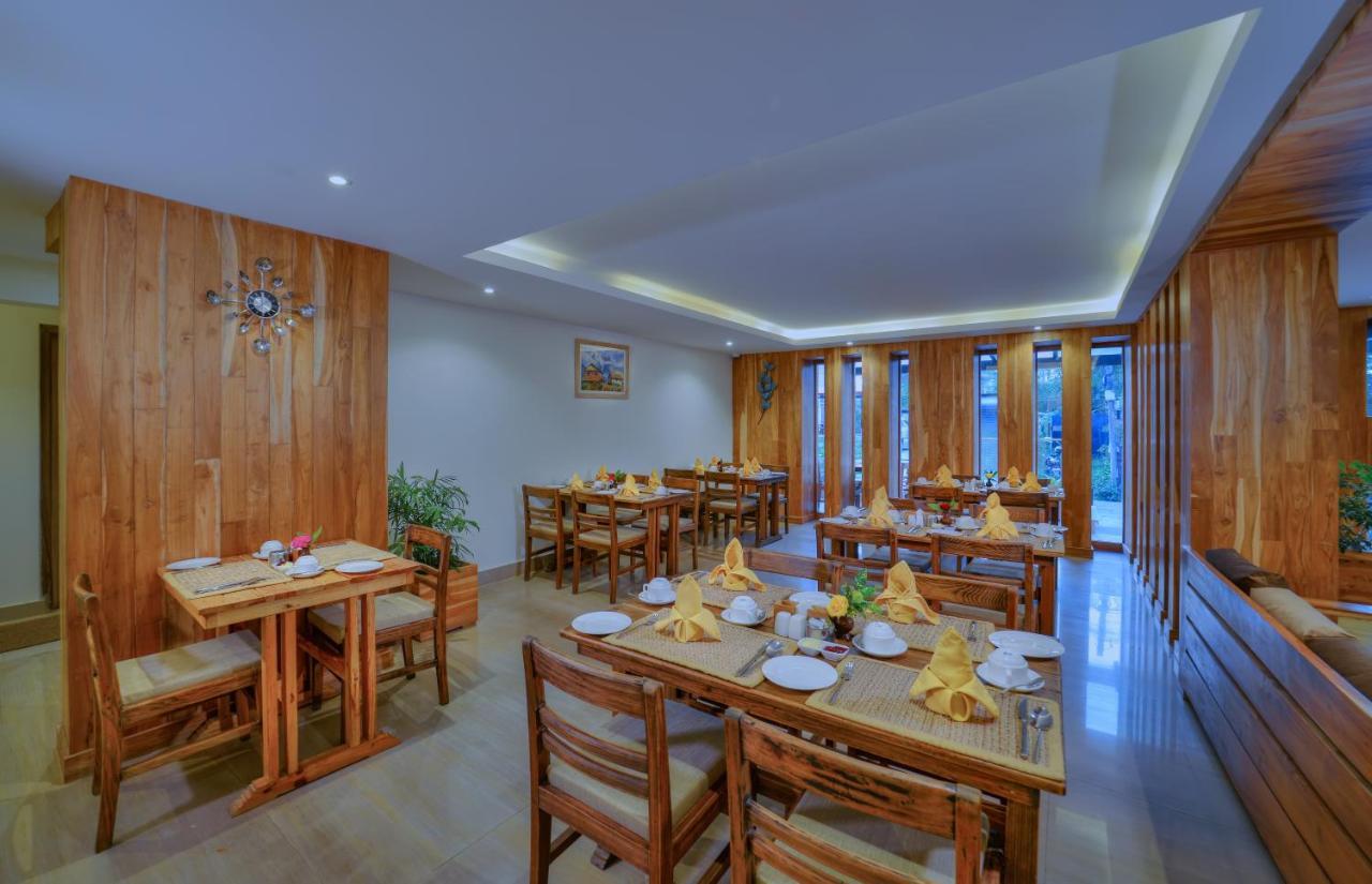 Hotel Aabas Pokhara By Barahi Hospitality Exterior foto